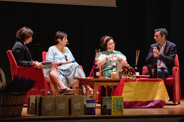 El festival literari de Morella crea debat sobre qui mana més: els humans o els algoritmes