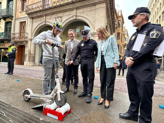 Castelló pone cerco al patinete con un dispositivo pionero en España para controlar su velocidad