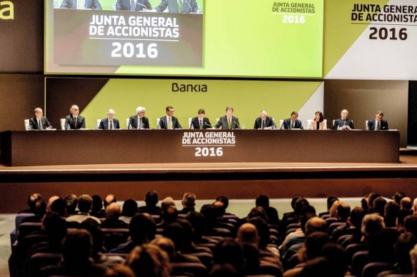 Los trabajadores de Bankia cobrarán como mínimo un 1% más el próximo año