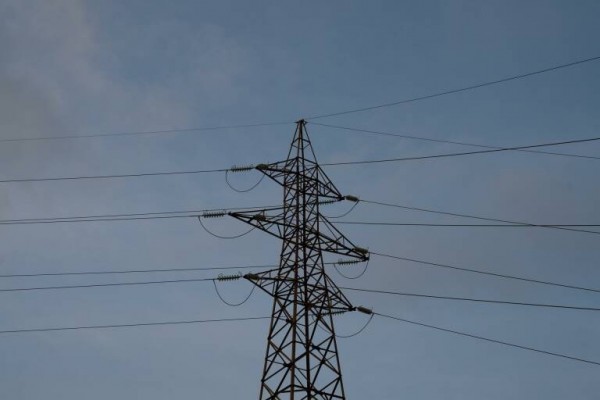 El precio de la electricidad baja un 26,5% en lo que va de febrero por la caída de la demanda y del gas