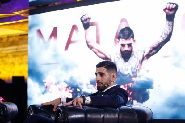 Topuria desafía a Volkanovski por el cinturón y para hacer historia