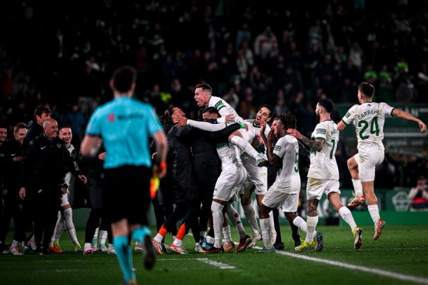 Jornada de duelos directos en LaLiga Hypermotion: Elche-Eibar y Sporting-Valladolid