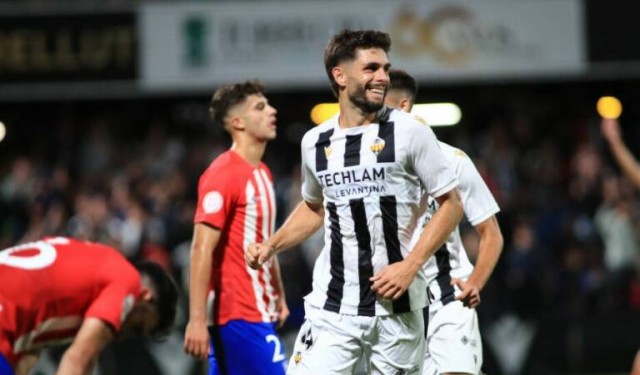 Óscar Gil seguirá en el Castellón hasta 2025
