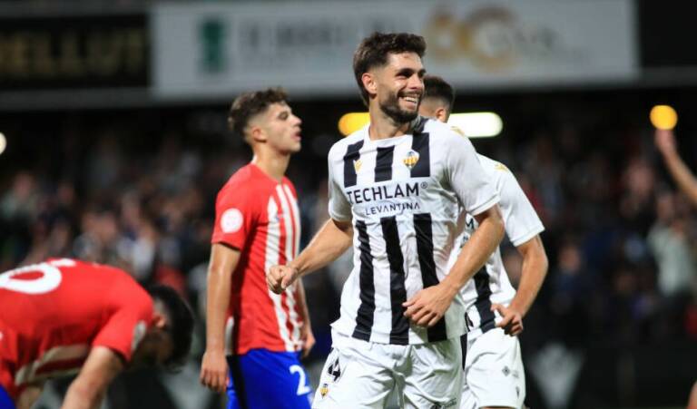 Óscar Gil seguirá en el Castellón hasta 2025