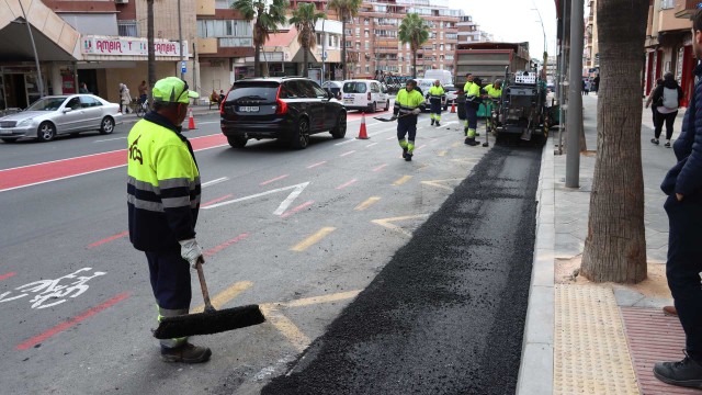 Benidorm finaliza las obras de Beniardá con el asfaltado y pintura de la avenida y sus adyacentes
