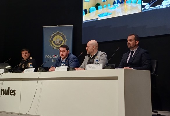 Un total de 150 persones es donen cita a Nules per a donar visibilitat a la violència filiparental