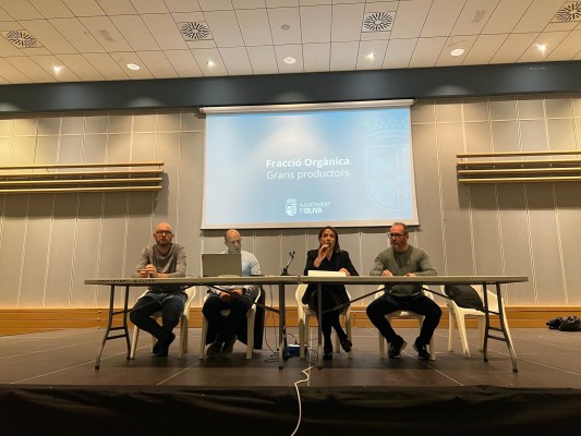 El Ayuntamiento de Oliva se reúne con FOVASA tras las quejas de su plantilla
