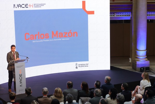 Mazón abre el balcón de Correos a 