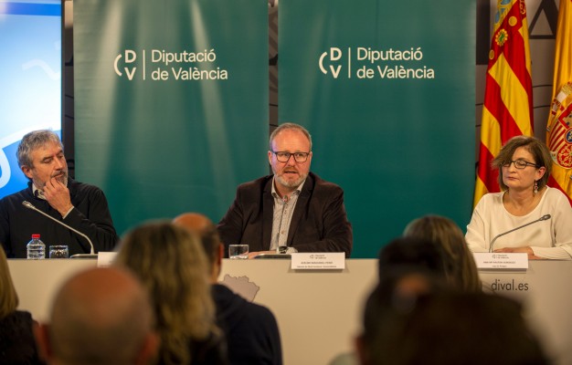 La Diputación aumenta en 2024 los recursos para limpieza de playas desde Puçol hasta Piles