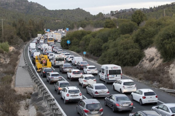 Los agricultores paralizan las carreteras del Altiplano y calientan motores para las protestas del 21