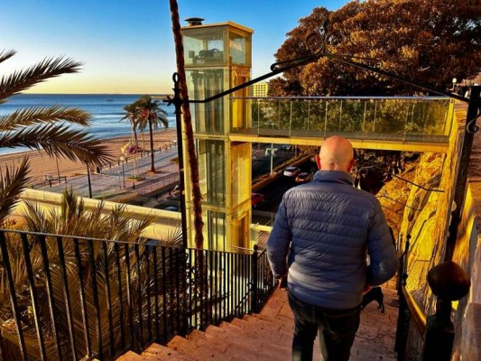 Alicante repara y reactiva el ascensor que conecta El Postiguet y el Raval pendiente de renovación