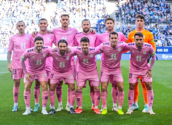 LaLiga denuncia los insultos a los futbolistas del Eldense Álex Bernal y Álvaro Aceves en Oviedo