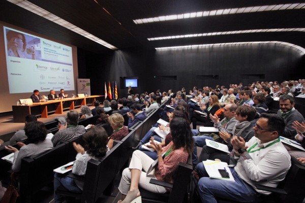 Expertos y profesionales debaten en València sobre el futuro del campo y nuevas técnicas genómicas