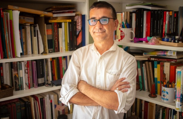 Óscar Mora: “He escrit l’aventura que a tots ens agradaria viure”

