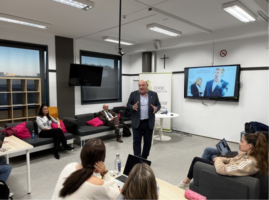 El Colegio de Agentes Comerciales imparte una charla en la Universidad CEU Cardenal Herrera