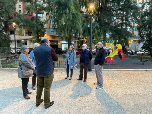 El Ayuntamiento de València renueva el alumbrado de un jardín en Patraix al quedarse 