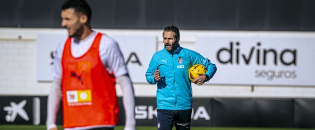 Baraja sigue sin Jesús Vázquez ni Yarek, pero se espera que estén ante el Sevilla