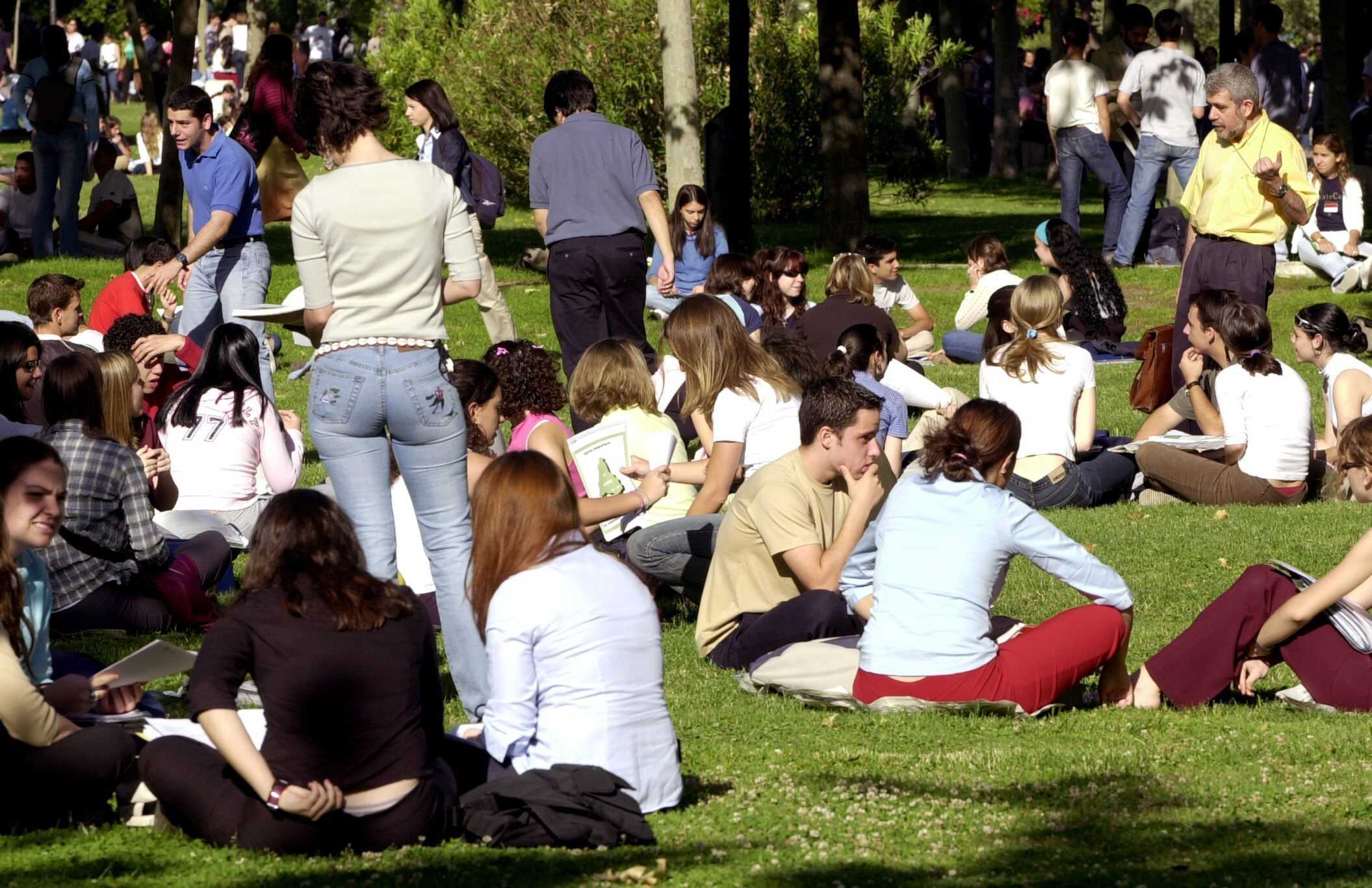 
Las becas Erasmus+ pasan del aumento de la partida a las múltiples limitaciones