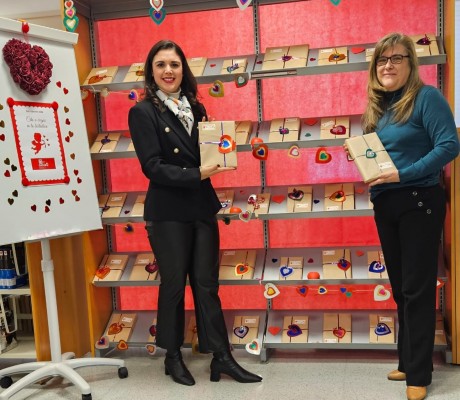 Alicante lanza una iniciativa de préstamo de libros con título oculto para fomentar la lectura
