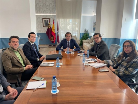 Autoridad Portuaria y Fomento ponen en común los proyectos estratégicos del Puerto de Cartagena 