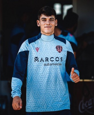 Álex Valle, con una lesión muscular, se perderá el duelo ante el Racing en Ferrol