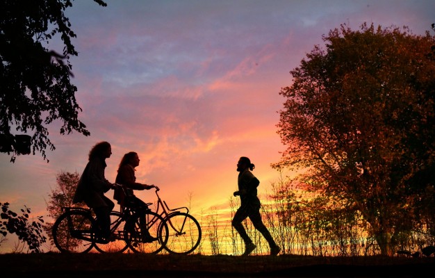 Ciclistas en zapatillas: potenciando el rendimiento con running