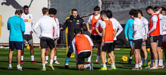 Yaremchuk se entrena con normalidad tras no jugar ante Las Palmas por una gripe