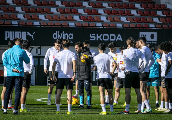 Una plantilla inexperta para el reto de Europa