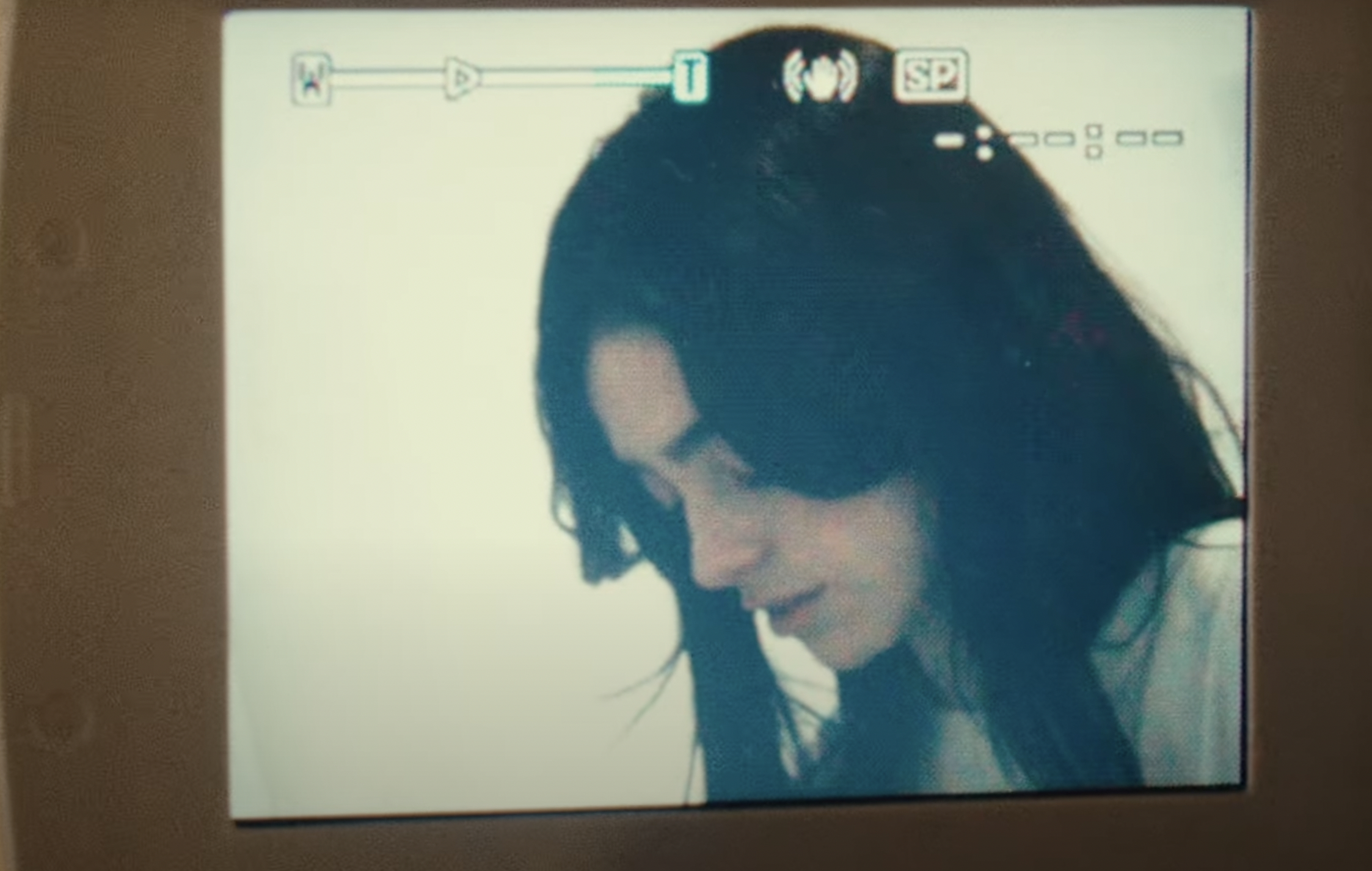 Candela Gómez reflexiona sobre el limbo entre el amor y la amistad en 'Es combate?'