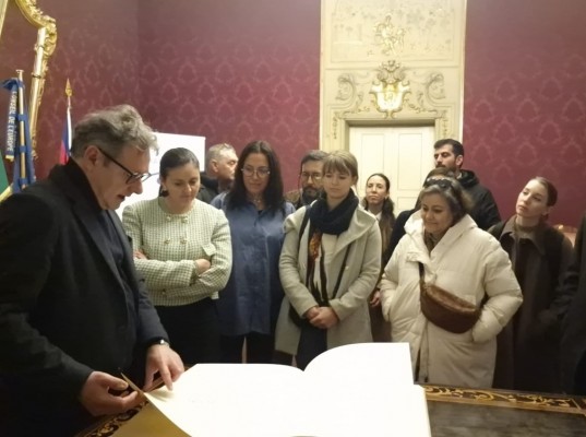 Arantxa Miralles aborda en Italia la integración de Castelló en la Ruta Europea de la Cerámica 
