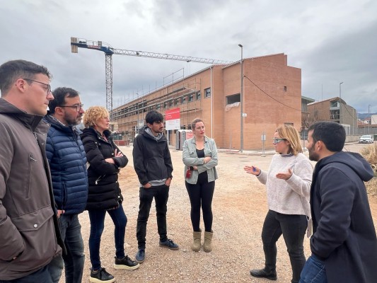 Compromís denuncia la instalación de torres de la MAT a menos de 150 metros de casas en Atzeneta