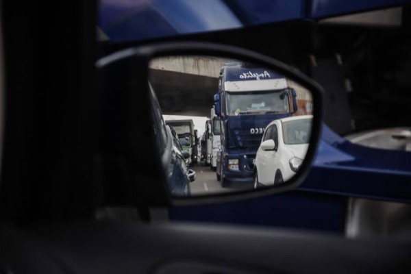 Transportistas autónomos se unen a las protestas agrícolas con una huelga indefinida