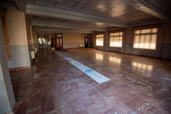 Así está el viejo casino de Elche: una joya potencial de 3.000 metros que asumirá la Diputación
