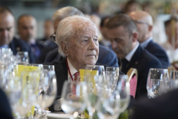 Fallece a los 93 años Antonio Muñoz Armero, impulsor del gigante AMC y precursor de la internacionalización