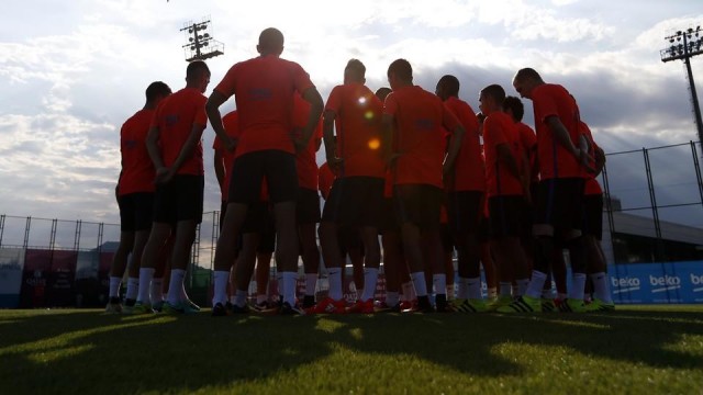 El Barcelona viaja a Inglaterra con Messi y sin Adriano