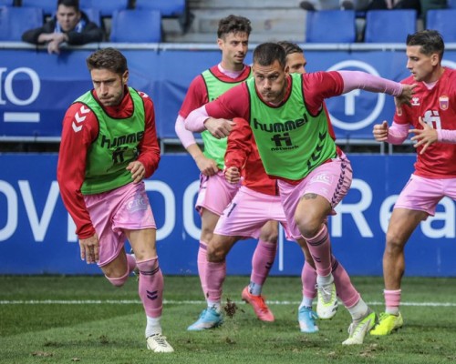 El Eldense quiere huir definitivamente del descenso y el Huesca ganar colchón