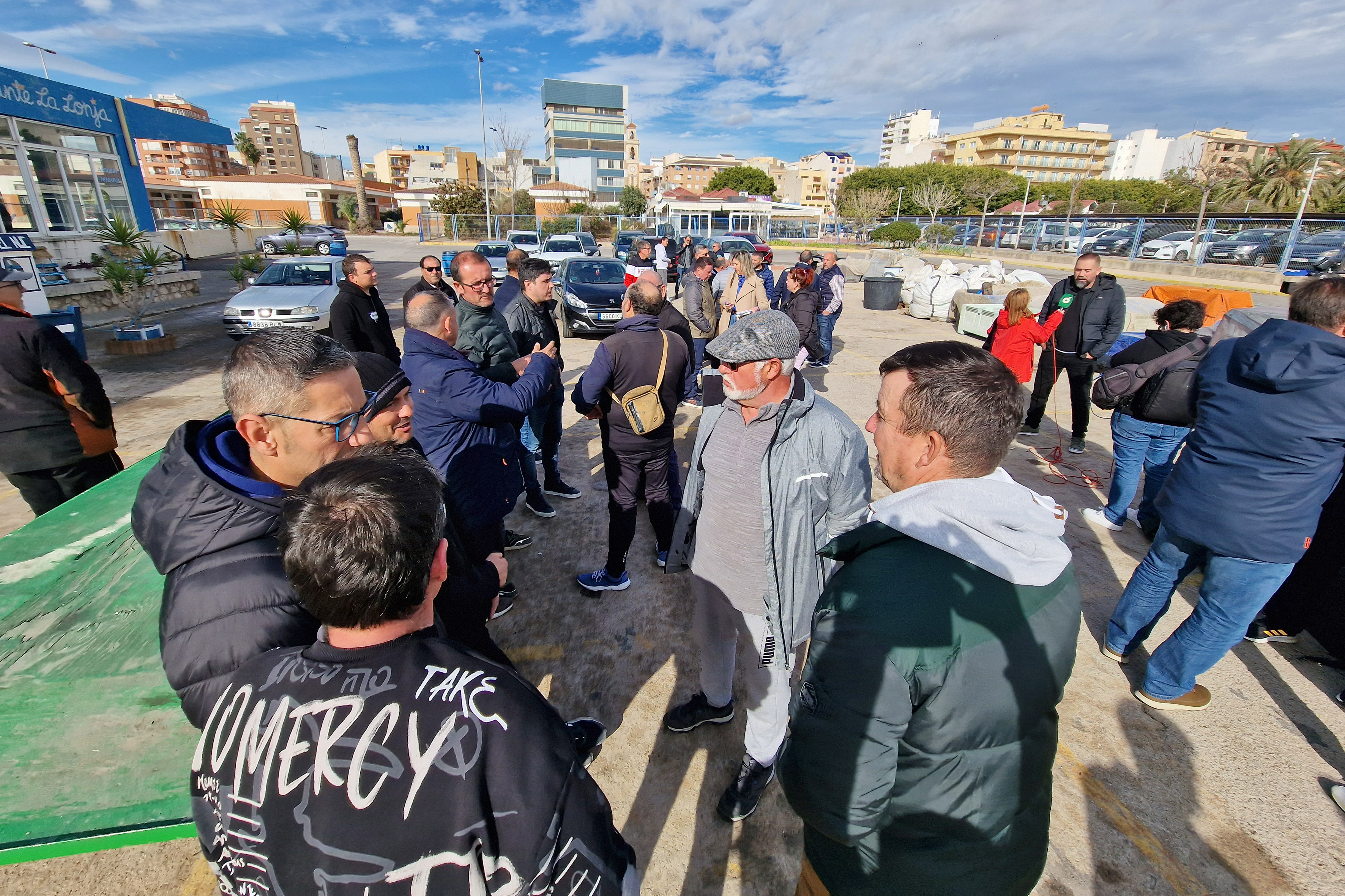 El arrastre de Castellón estalla y amarra sus barcas en protesta por la reducción de días de pesca