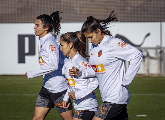 El Valencia elige entre prosperar o hundirse en su duelo autonómico con el Villarreal