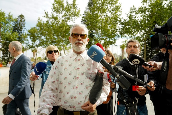 El juez abre juicio oral a Benavent, Vicente Burgos y tres empresarios por los contratos de Cultura
