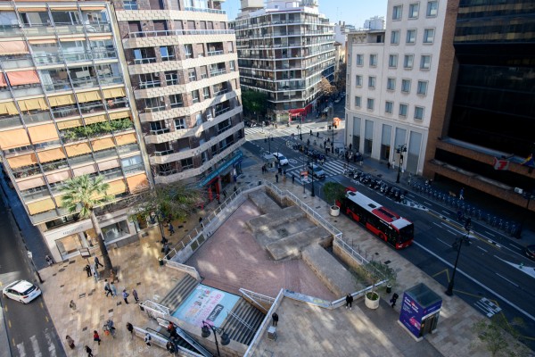 
El sitio de espera en València: ¿es una plaza la de los Pinazo? 