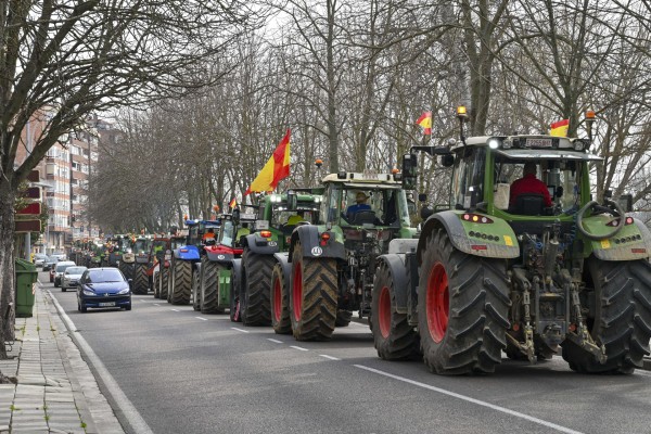 El campo sigue tomando la calle mientras el Gobierno convoca a las organizaciones agrarias