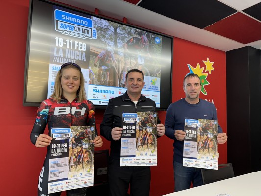 Los campeones del mundo Tom Pidcock y Pauline Ferrand-Prevot, en la Shimano Super Cup Massi de La Nucía