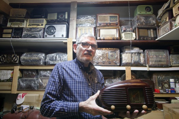 Crear un museo de la radio, por 70.000 euros: Vicente José Felip vende su colección 