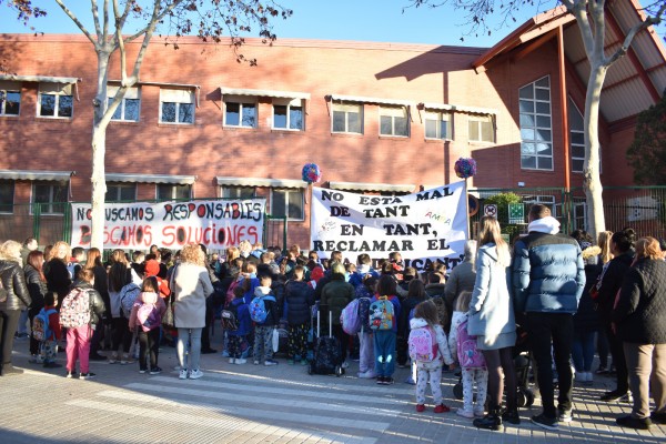 Familias de escolares de Manises denuncian que los centros educativos 