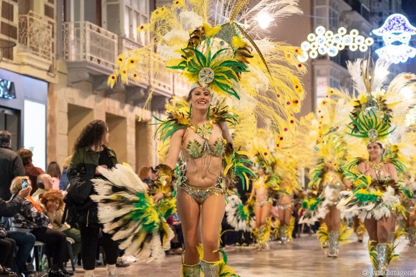 Los bares de los barrios se quejan de que el Carnaval de Cartagena se convierta solo en un negocio para los establecimientos del centro