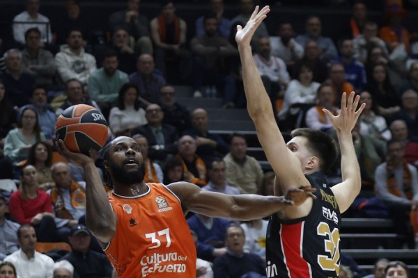 Las lagunas ofensivas del Valencia dejan vía libre al Olympiacos