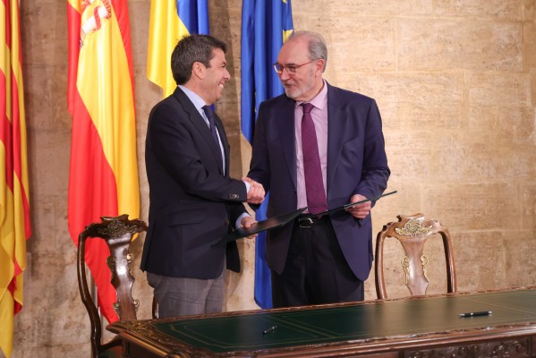Mazón hace frente común con la cerámica para pedir al Gobierno más ayudas 