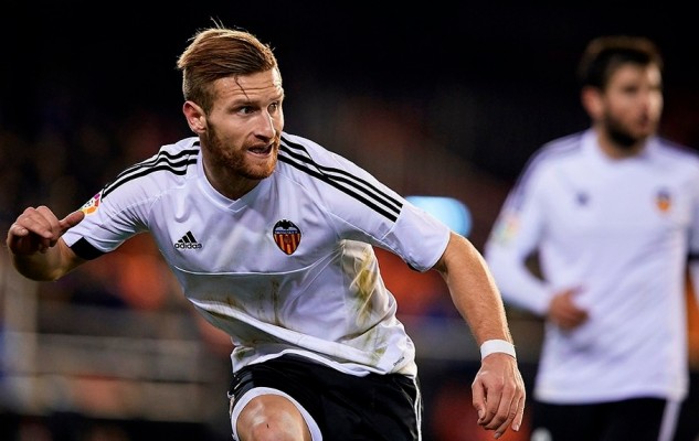 El futuro de Mustafi y la llegada de un central es la principal urgencia del VCF