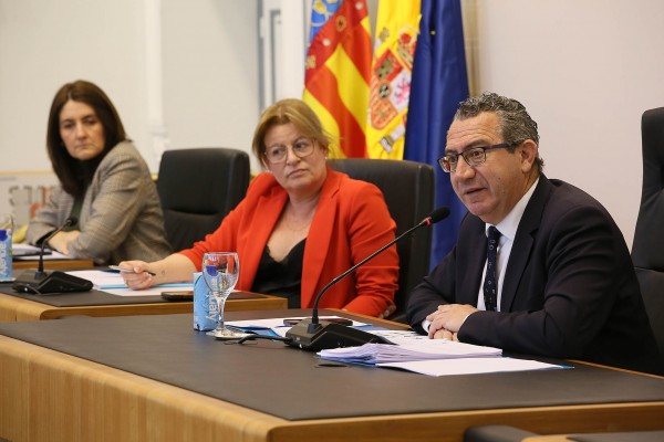 Las cuentas de la Diputación de Alicante: el PP, muy lejos de Vox; PSPV y Compromís, en contra, pero hablan