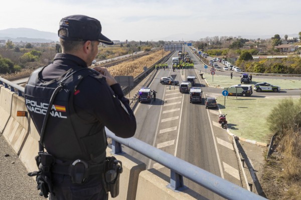 Los agricultores dan una tregua y 'liberan' las carreteras para volver a la carga 